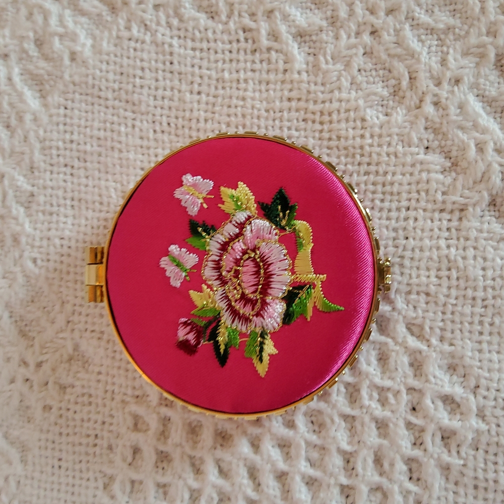 Compact mirror